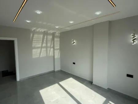 Hisar Mahallesinde Satılık 4+1 Havuzlu Villa