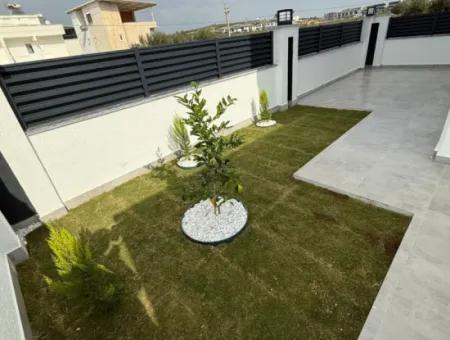 Hisar Mahallesinde Satılık 4+1 Havuzlu Villa