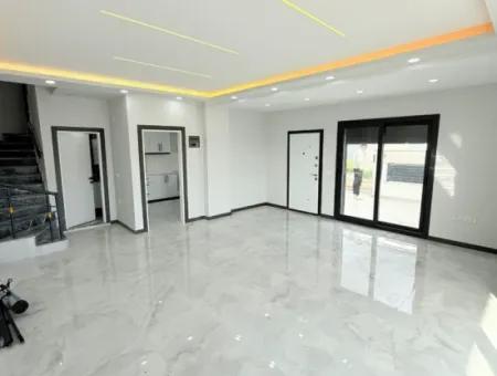 Aydın Didim Hisar Mahallesi’nde Satılık 3+1 Ayrı Mutfaklı Köşe Başı Havuzlu Villa