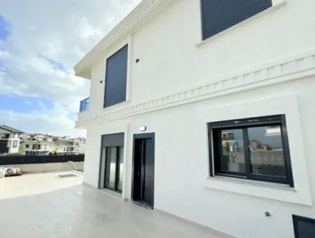 Aydın Didim Hisar Mahallesi’nde Satılık 3+1 Ayrı Mutfaklı Köşe Başı Havuzlu Villa