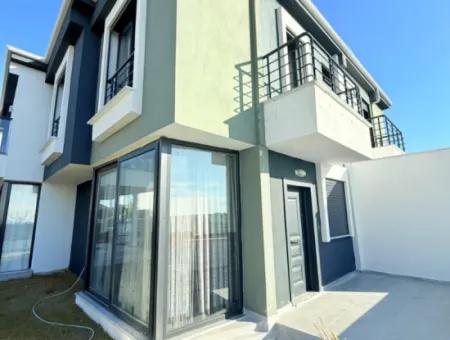 Aydın Didim Hisar’da Köşe Başı Havuzlu Denize Yakın 3+1 Satılık Eşyalı Villa