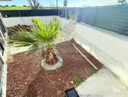 Aydın Didim Hisar’da Köşe Başı Havuzlu Denize Yakın 3+1 Satılık Eşyalı Villa