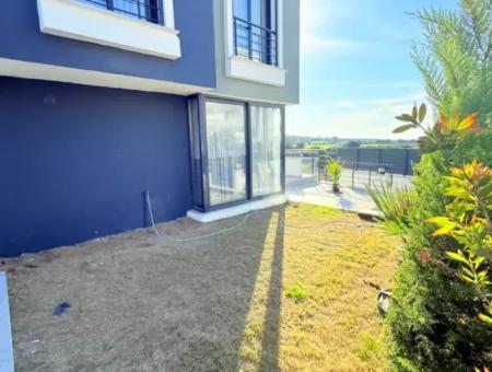 Aydın Didim Hisar’da Köşe Başı Havuzlu Denize Yakın 3+1 Satılık Eşyalı Villa