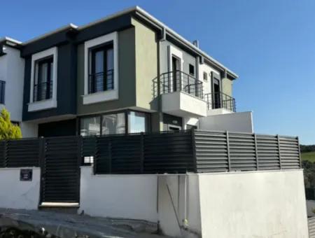 Aydın Didim Hisar’da Köşe Başı Havuzlu Denize Yakın 3+1 Satılık Eşyalı Villa