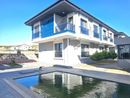 Didim Efeler Mahallesinde Satılık 3+1 Villa Havuzlu Sitede