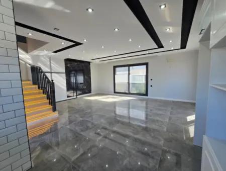 Didim Efeler Mahallesinde Satılık 3+1 Villa Havuzlu Sitede