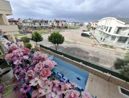 Aydın Didim Efeler’de Satılık Havuzlu Sitede Full Eşyalı Geniş Odalı 2+1 Dubleks