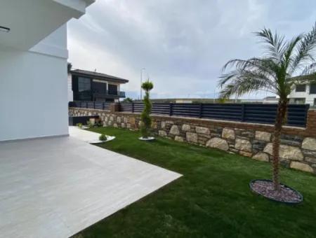 Didim Efeler Mahallesinde Satılık Müstakil Villa
