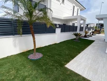 Didim Efeler Mahallesinde Satılık Müstakil Villa