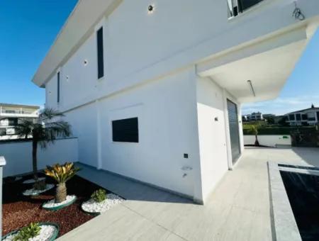 Didim Hisar Mahallesinde Satılık Havuzlu 3+1 Villa