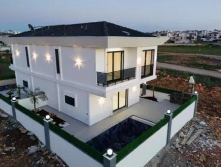 Didim Hisar Mahallesinde Satılık Havuzlu 3+1 Villa