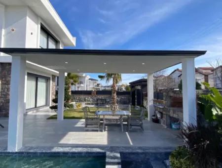 Didim Efelerde Satılık 500 Mt Arsa İçinde 4+1 Lüks Villa