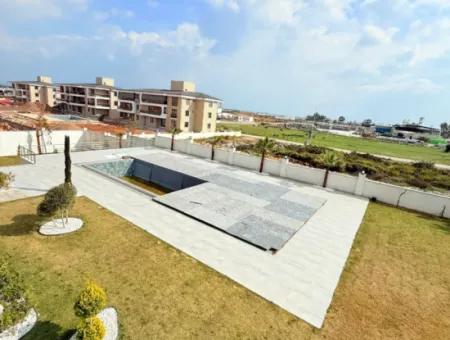 Didim Cumhuriyet Mahallesi’nde Satılık Havuzlu Site’de 2+1 Sıfır Geniş Daire