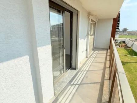 Didim Cumhuriyet Mahallesi’nde Satılık Havuzlu Site’de 2+1 Sıfır Geniş Daire