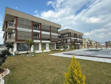 Didim Cumhuriyet Mahallesi’nde Satılık Havuzlu Site’de 2+1 Sıfır Geniş Daire