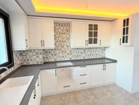 Efeler Mahallesi’nde Satılık 3+1 Triplex Bitişik Nizam Sıfır Havuzlu Villa