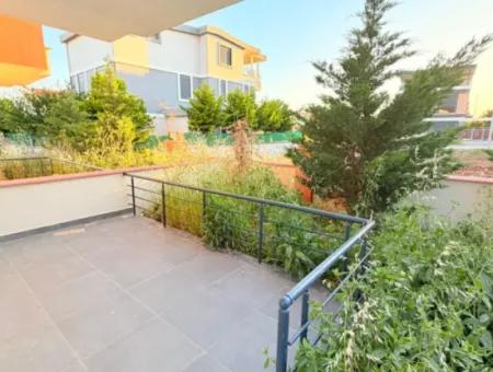 Efeler Mahallesi’nde Satılık 3+1 Triplex Bitişik Nizam Sıfır Havuzlu Villa