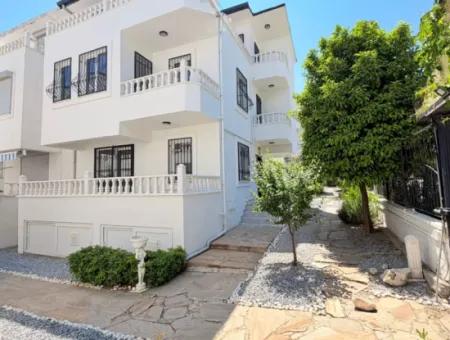 Didim Efeler Mahallesi’nde Satılık Ayrı Mutfak Görünümlü 4+1 Triplex Villa