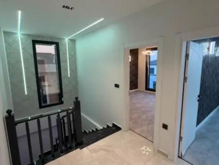 Didim Hisar Mahallesinde Satılık 3+1 Alt Katta Yatak Odalı Havuzlu Villa