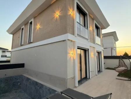 Çok İstenen O Villa  Didim Hisar Mahallesi’nde 3+1 Alt Katta Yatak Odalı Havuzlu Villa