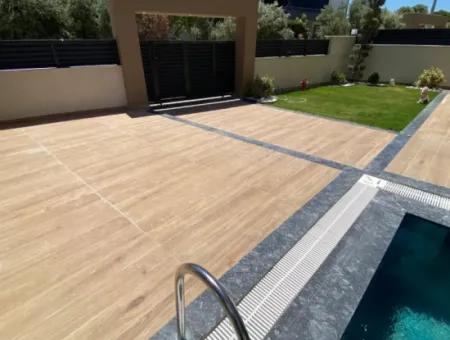 Didim Hisar Mahallesinde 4+1 Havuzlu Lüks Villa