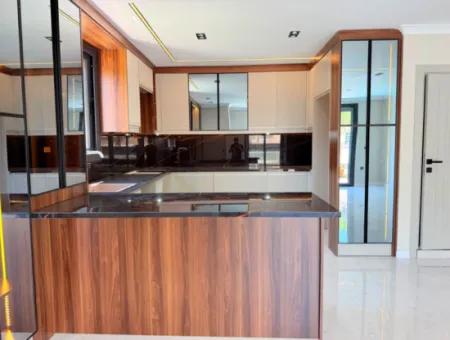 Didim Hisar Mahallesinde 4+1 Havuzlu Lüks Villa
