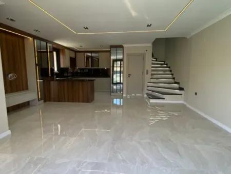 Didim Hisar Mahallesinde 4+1 Havuzlu Lüks Villa