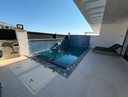 Didim Efeler’de Özel Havuzlu Full Eşyalı 3+1 Lüks Villa