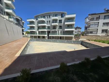 Saygınlar Sitesi’nde Ön Cephe, Asansörlü, Havuzlu Sıfır Yapı Daire