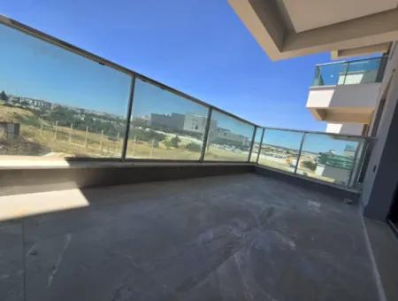 Saygınlar Sitesi’nde Ön Cephe, Asansörlü, Havuzlu Sıfır Yapı Daire