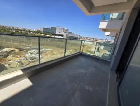 Saygınlar Sitesi’nde Ön Cephe, Asansörlü, Havuzlu Sıfır Yapı Daire