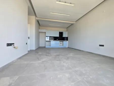 Saygınlar Sitesi’nde Ön Cephe, Asansörlü, Havuzlu Sıfır Yapı Daire