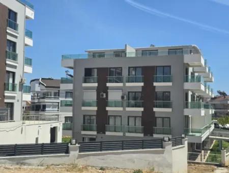 Didim Altınkum Saygınlar Sitesi’nde Ön Cephe Asansörlü 2+1 Havuzlu Sıfır Yapı Daire