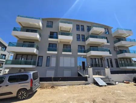 Saygınlar Sitesi’nde Ön Cephe, Asansörlü, Havuzlu Sıfır Yapı Daire