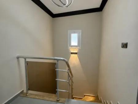Didim Efeler Mahallesi’nde 3+1, 160 M², 2 Banyolu, Havuzlu Sitede Tadilatı Yapılmış  Daire