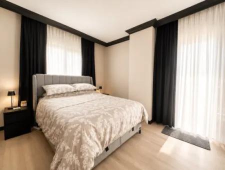 Didim Efeler Mahallesi’nde 3+1, 160 M², 2 Banyolu, Havuzlu Sitede Tadilatı Yapılmış  Daire