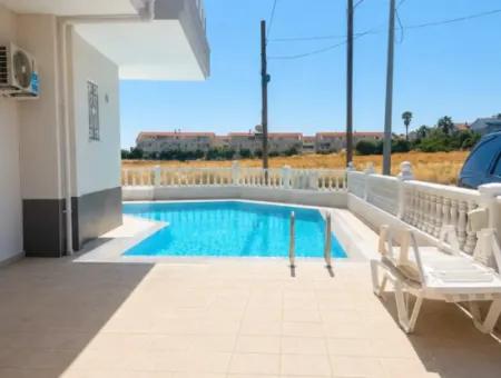 Didim Efeler Mahallesi’nde 3+1, 160 M², 2 Banyolu, Havuzlu Sitede Tadilatı Yapılmış  Daire