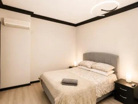 Didim Efeler Mahallesi’nde 3+1, 160 M², 2 Banyolu, Havuzlu Sitede Tadilatı Yapılmış  Daire