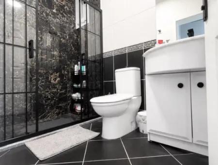 Didim Efeler Mahallesi’nde 3+1, 160 M², 2 Banyolu, Havuzlu Sitede Tadilatı Yapılmış  Daire