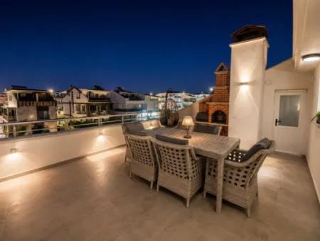 Didim Efeler Mahallesi’nde 3+1, 160 M², 2 Banyolu, Havuzlu Sitede Tadilatı Yapılmış  Daire