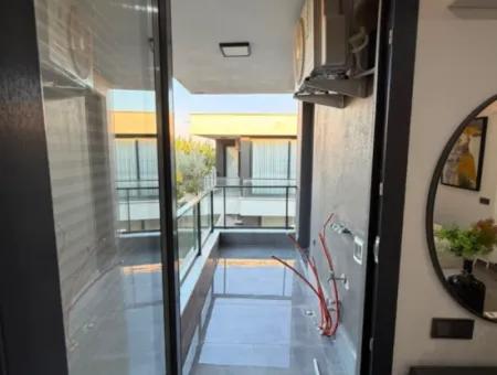 Didim Efeler Mahallesi’nde Havuzlu Sitede Full Eşyalı Satılık 3+1 Villa