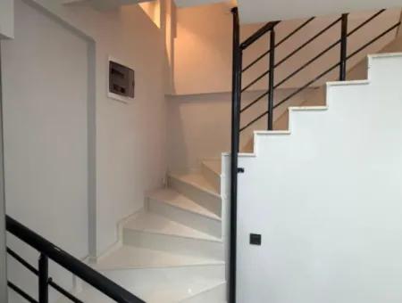 Didim Efeler Mahallesi’nde Havuzlu Sitede Full Eşyalı Satılık 3+1 Villa