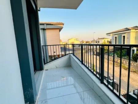 Didim’de 3+1 Ayrı Mutfak Full Eşyalı Havuzlu Villa
