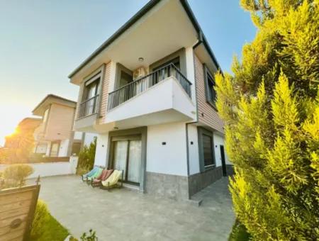 Didim’de 3+1 Ayrı Mutfak Full Eşyalı Havuzlu Villa