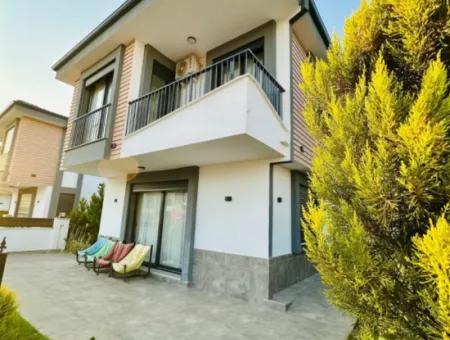 Didim’de 3+1 Ayrı Mutfak Full Eşyalı Havuzlu Villa