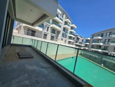 Didim Altınkum’da Havuzlu Sitede, Asansörlü Binada Köşe Konumlu 2+1 Daire
