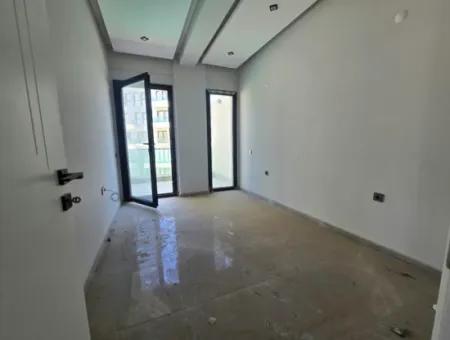 Didim Altınkum’da Havuzlu Sitede, Asansörlü Binada Köşe Konumlu 2+1 Daire