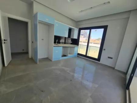 Didim Altınkum’da Havuzlu Sitede, Asansörlü Binada Köşe Konumlu 2+1 Daire