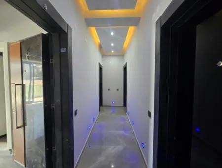 Didim Altınkum’da Havuzlu Sitede, Asansörlü Binada Köşe Konumlu 2+1 Daire