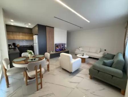 Didim Efeler’de Havuzlu Site İçerisinde Full Eşyalı, Akıllı Ev Sistemli 3+1 Ön Cephe Fırsat Villa